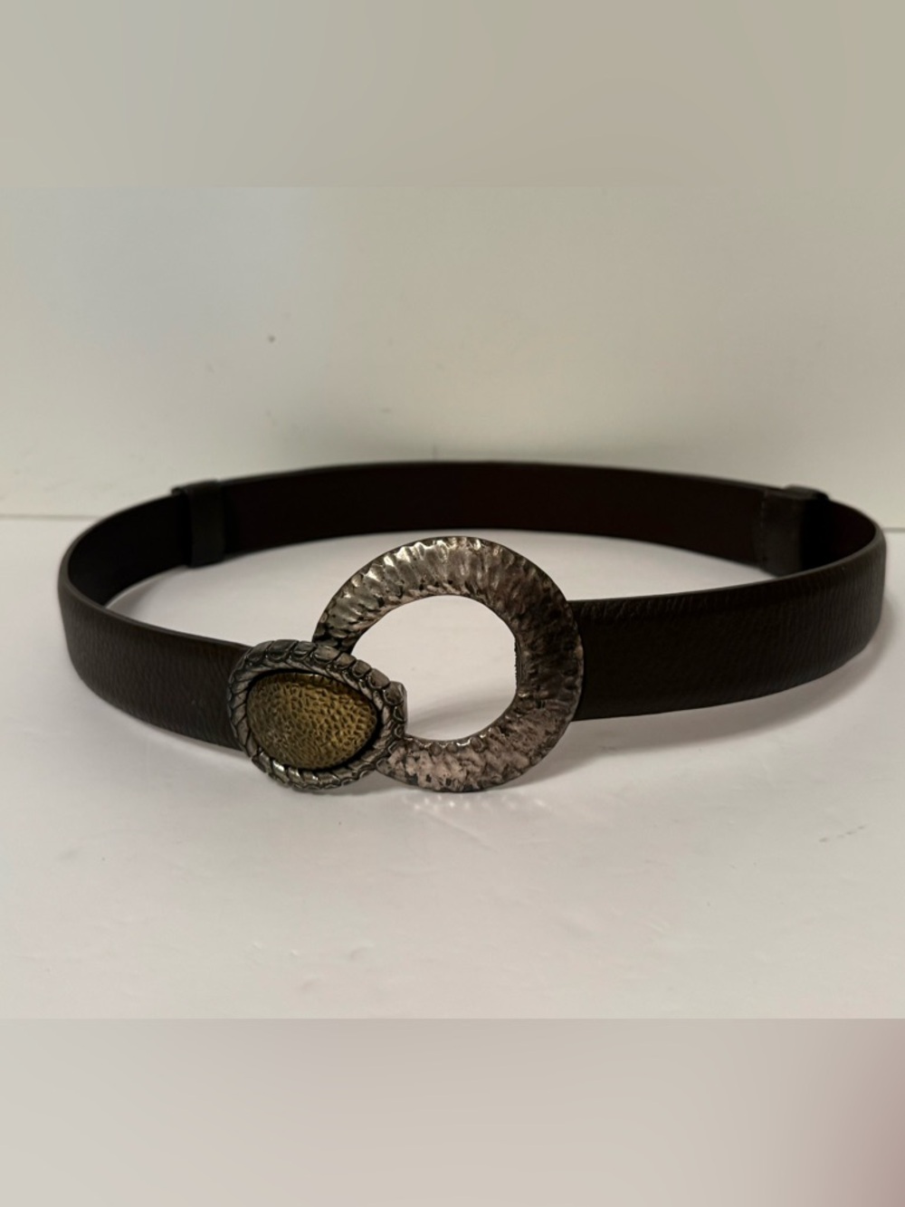 CHICOβS BELT BROWN LEATHER ADJUSTABLE SILVER & GOLD TONE BUCKLE SIZE M L